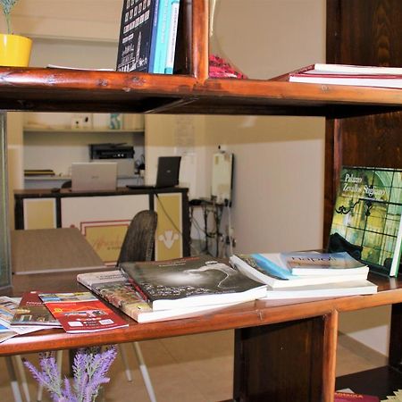 Di Affreschi E Volte Bed & Breakfast Наполи Екстериор снимка