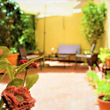 Di Affreschi E Volte Bed & Breakfast Наполи Стая снимка