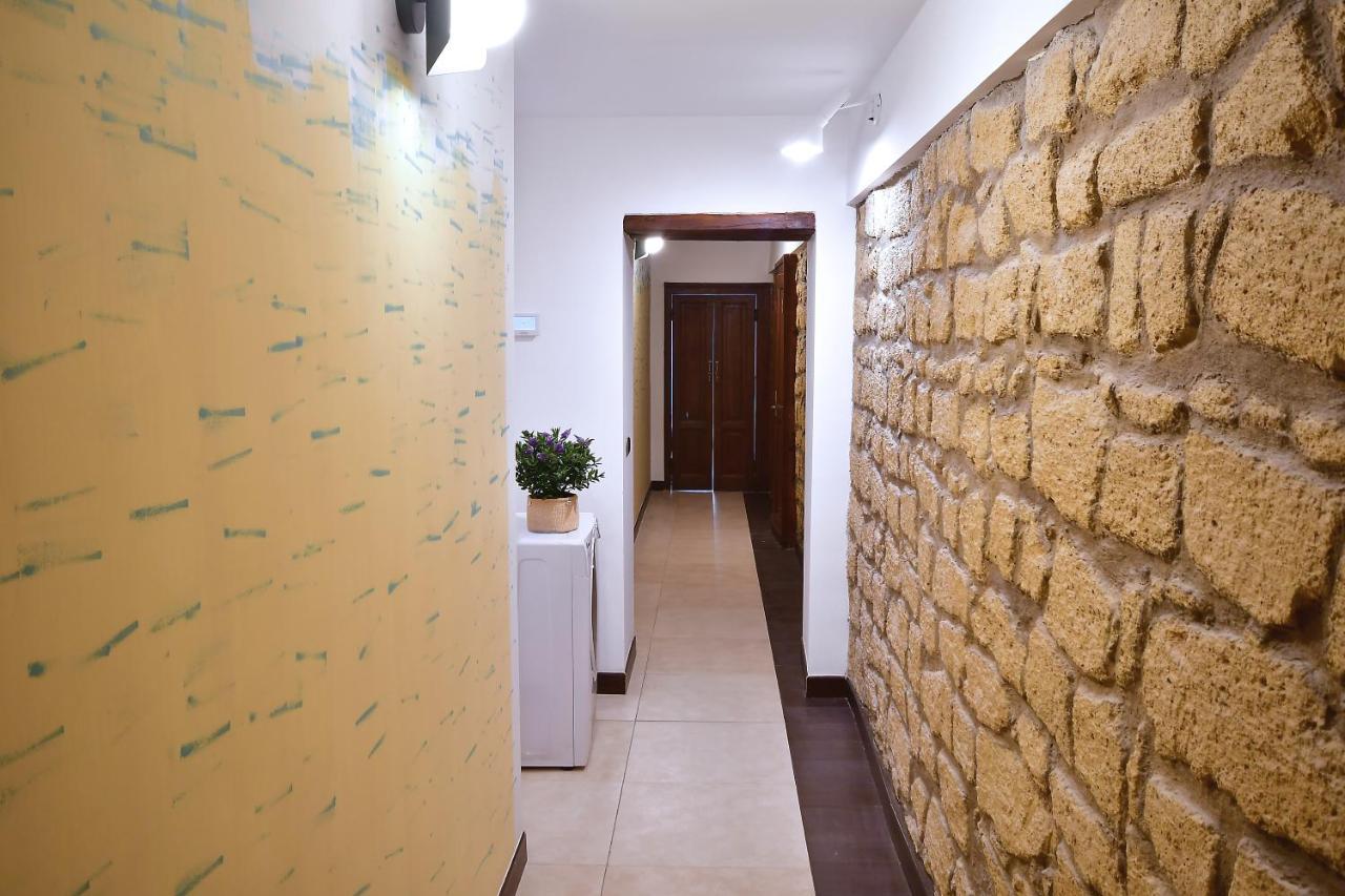 Di Affreschi E Volte Bed & Breakfast Наполи Екстериор снимка