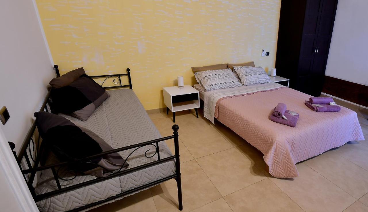 Di Affreschi E Volte Bed & Breakfast Наполи Екстериор снимка
