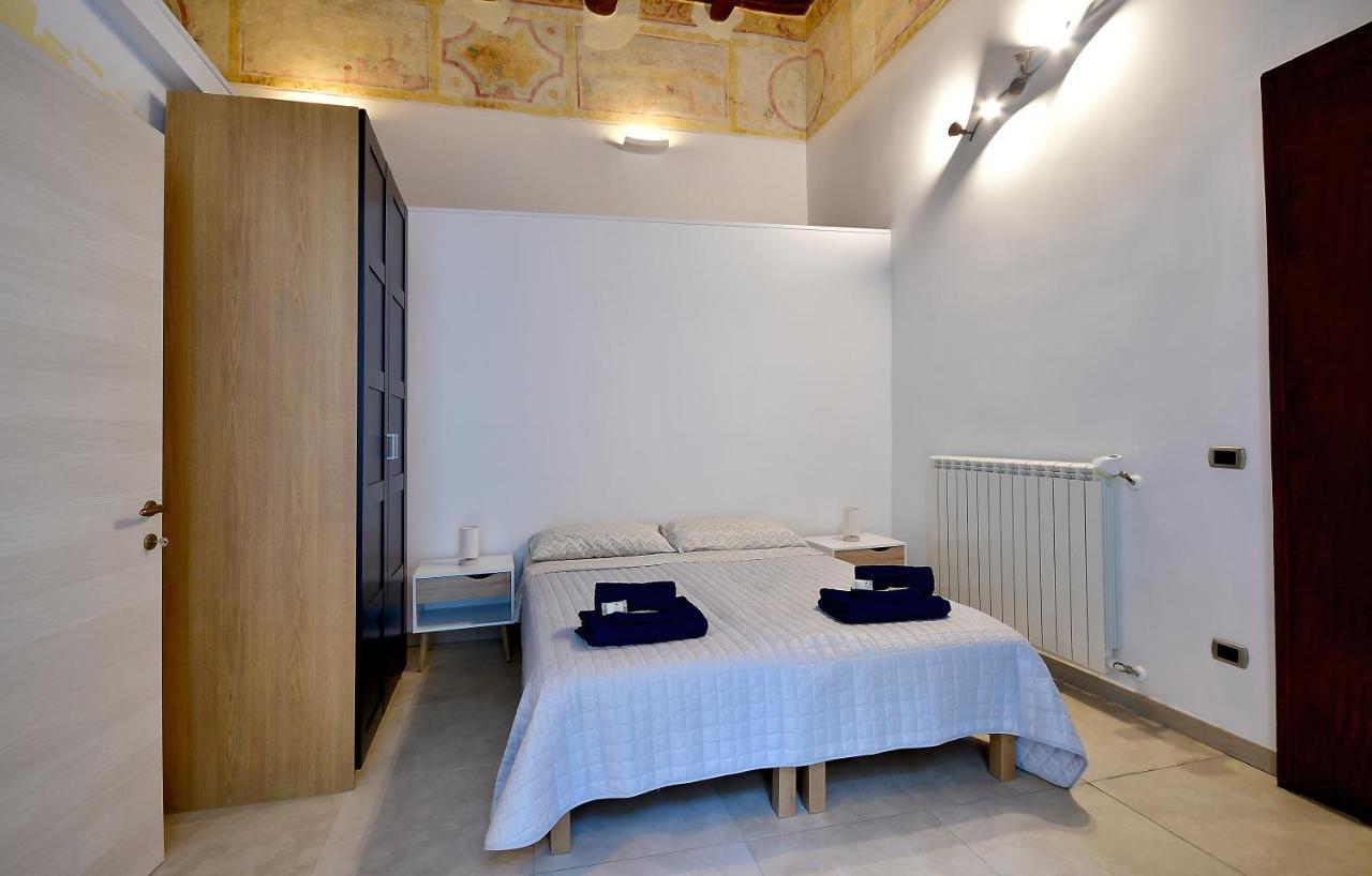 Di Affreschi E Volte Bed & Breakfast Наполи Екстериор снимка