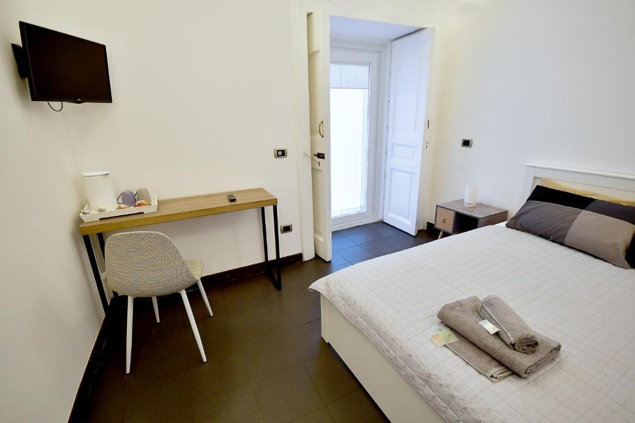 Di Affreschi E Volte Bed & Breakfast Наполи Екстериор снимка
